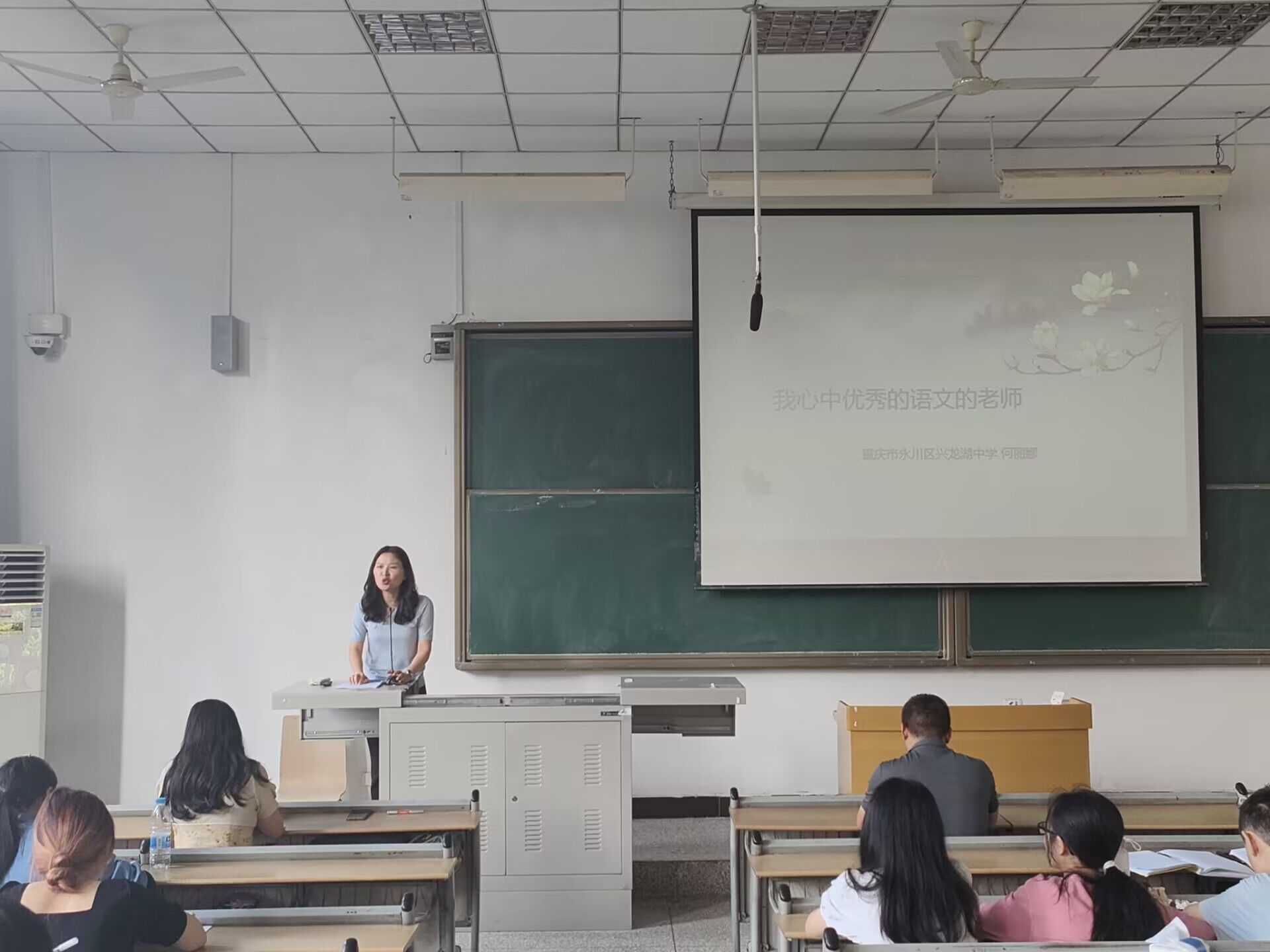 何丽娜副校长3.jpg