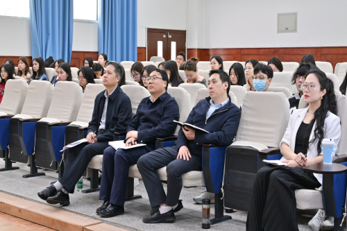 《人民日报》海外网评论部主任牛...